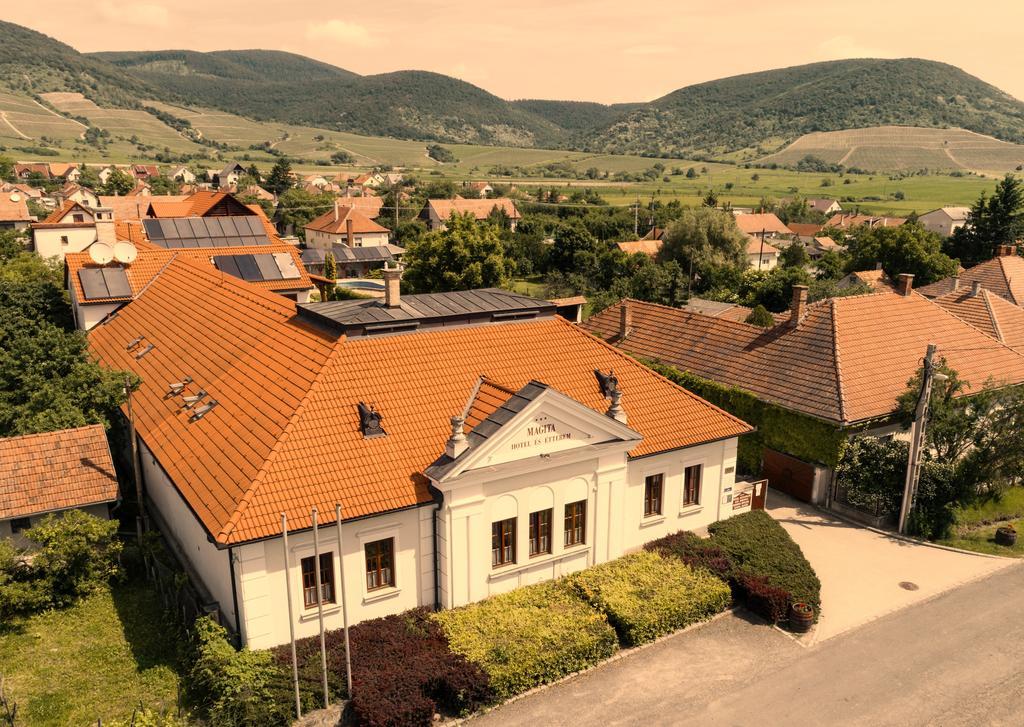 Magita Hotel Basko Extérieur photo