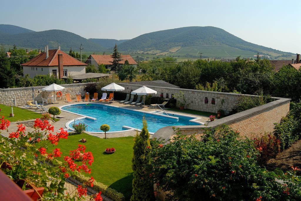 Magita Hotel Basko Extérieur photo