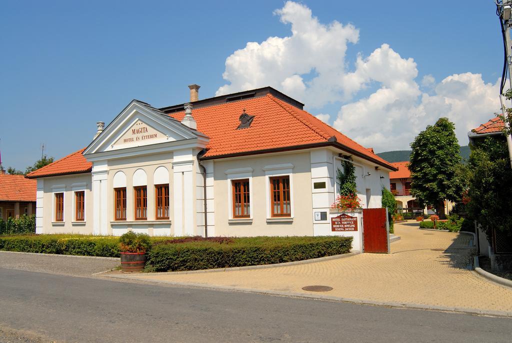 Magita Hotel Basko Extérieur photo